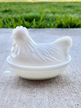 Vintage Hen on Nest White Milk Glass Candy Dish 4.5" 1940s Red Marks on Comb